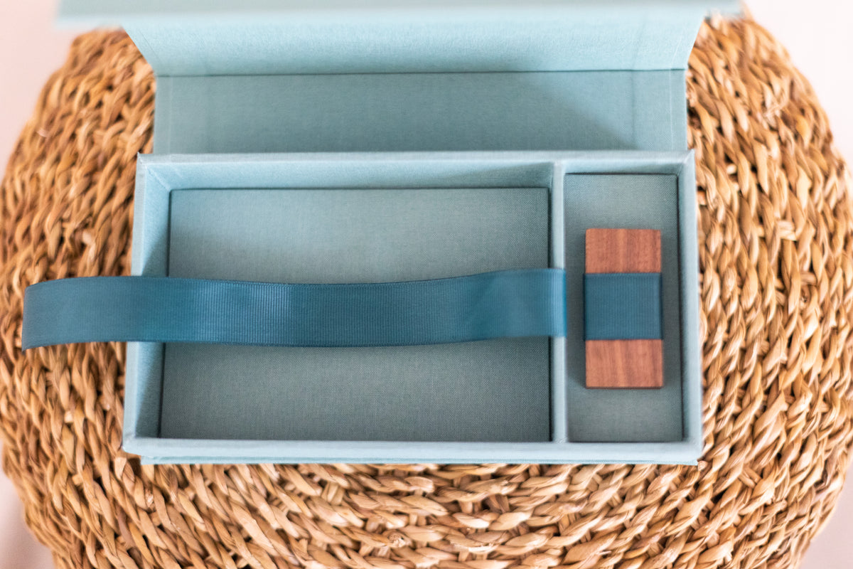 Clamshell Print Box + USB – QT Albums